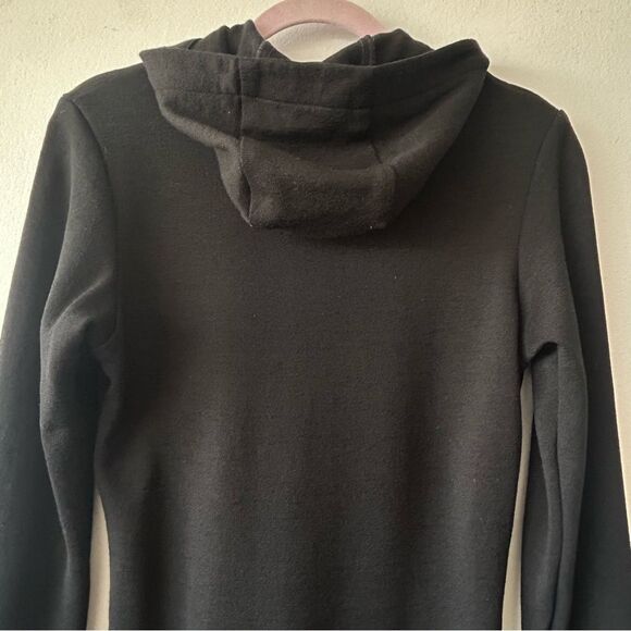 Untouched World Long Hooded Pullover in black - Picture 5 of 13